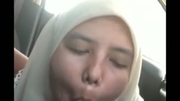 Bokep Premium Sex Jilbab Sempetin Blowjob di Mobil