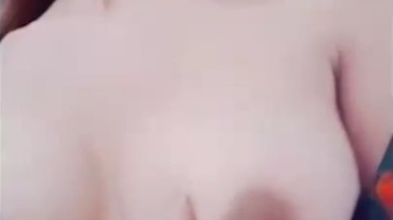 Lyni Spill Toket Siapa Mau Kenyot